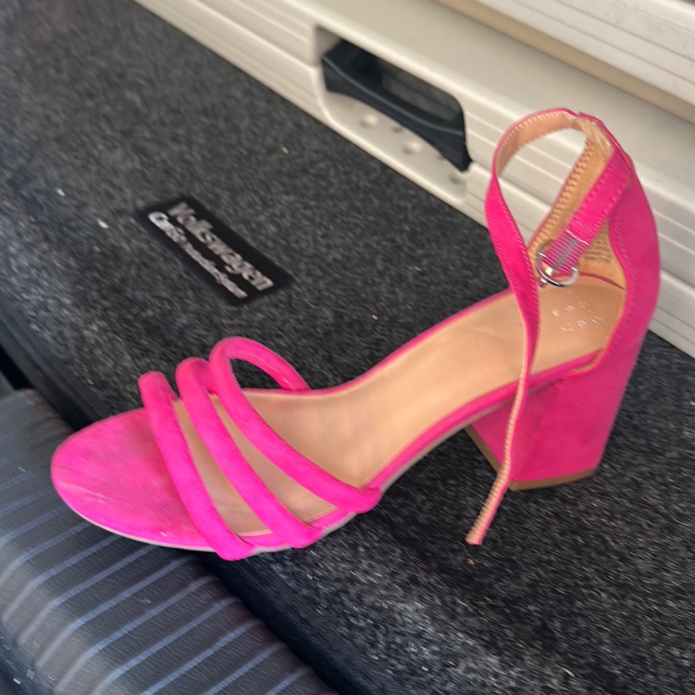 Women’s Fuchsia Strappy Block Heel